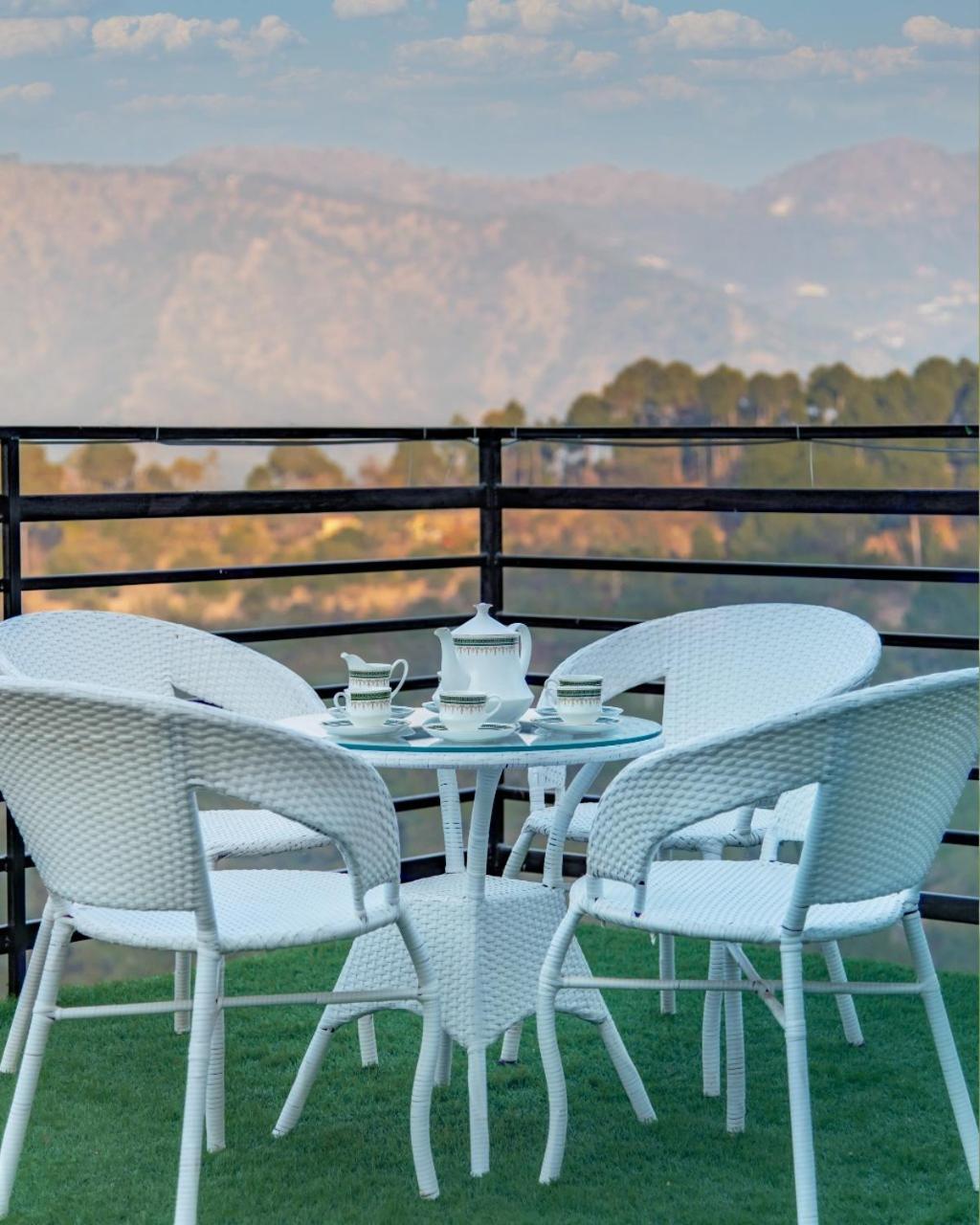Mystic Kasauli I Pvt Balcony I Peacefull Area I Serviced Apt I By Exotic Stays Buitenkant foto